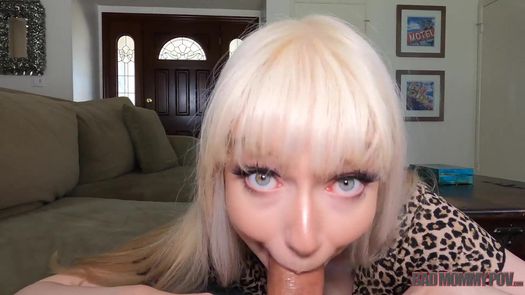 Болтовня с мачехой кончилась POV сексом на диване